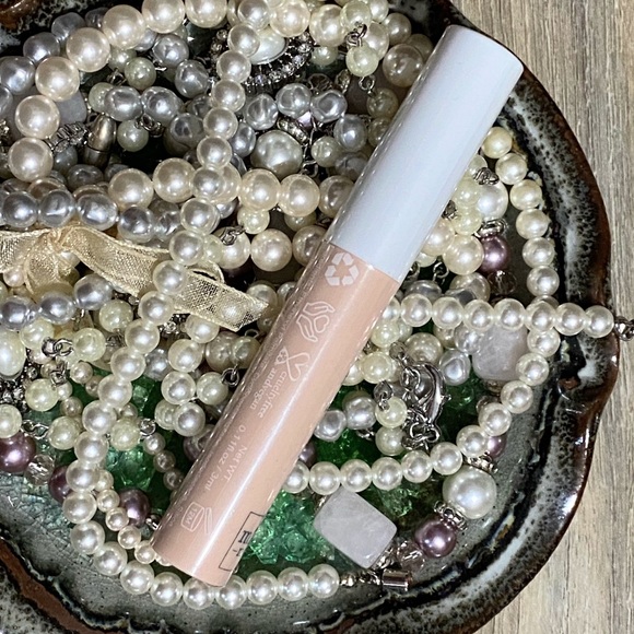 M2Ü NYC Eye Primer - Picture 4 of 6